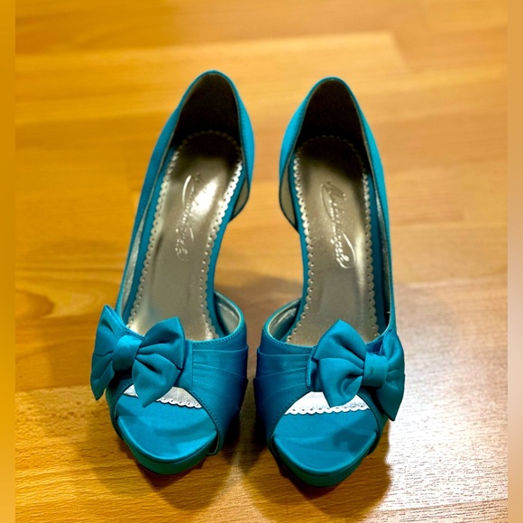 Satin blue shoes - Picture 2 of 4